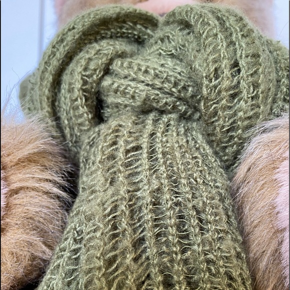 Cejon Scarf - Picture 3 of 6